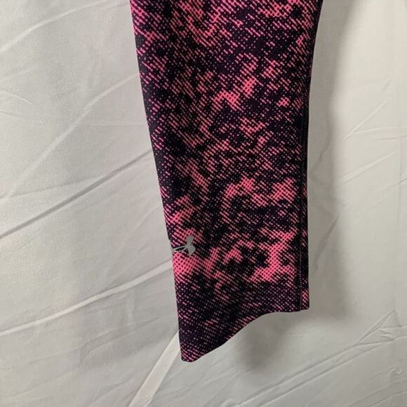 Under Armour Pink & Black Printed Legging Crops - Picture 3 of 6